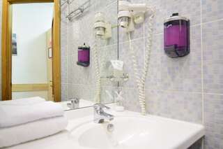 Мини-отель Новотех Сургут Двухместный номер с 1 кроватью и собственной ванной комнатой-4