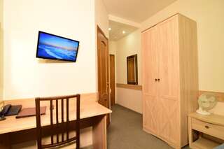 Мини-отель Новотех Сургут  Двухместный номер с 2 отдельными кроватями и собственной ванной комнатой-14
