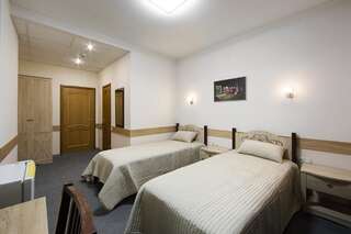 Мини-отель Новотех Сургут  Двухместный номер с 2 отдельными кроватями и собственной ванной комнатой-23